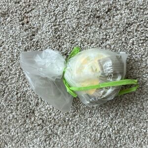 Basin shower bomb NWT